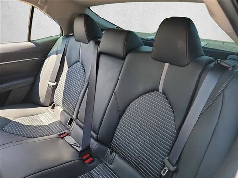 Used 2022 Toyota Camry SE image 11