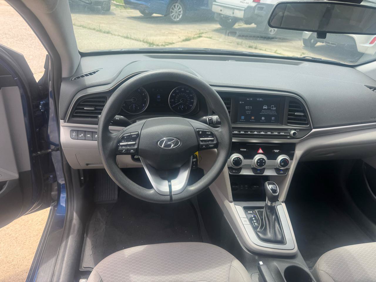 Used 2019 Hyundai Elantra SEL w/ Winter Weather Package FWD image 9
