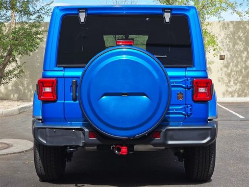 Used 2021 Jeep Wrangler Unlimited Sahara AWD/4WD image 9