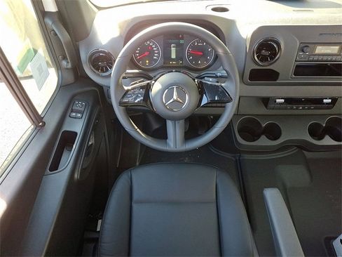 Used 2025 Mercedes-Benz Sprinter 2500 image 11