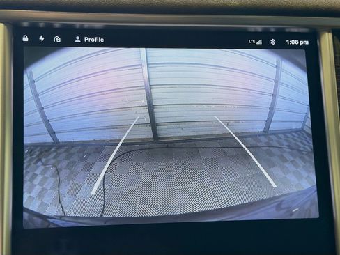 Used 2016 Tesla Model S 70 image 17