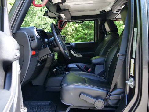 Used 2016 Jeep Wrangler Unlimited Rubicon AWD/4WD image 24