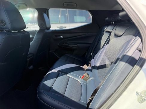 Used 2022 Chevrolet Bolt EUV LT w/ Convenience Package FWD image 5