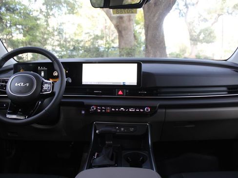 New 2026 Kia Carnival EX FWD image 30