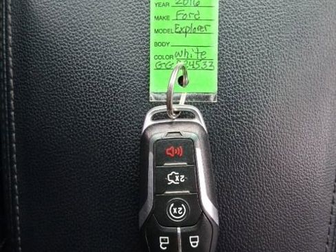 Used 2016 Ford Explorer XLT w/ Equipment Group 202A image 18