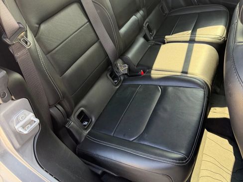 Used 2020 Jeep Gladiator Overland AWD/4WD image 19