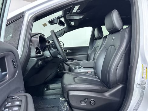 New 2026 Chrysler Pacifica Select w/ S Appearance Package AWD/4WD image 9