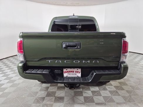 Used 2022 Toyota Tacoma TRD Sport w/ Technology Package RWD image 4