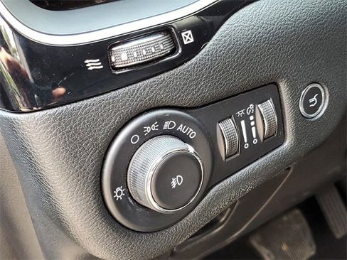 Used 2023 Jeep Cherokee Altitude Lux image 8