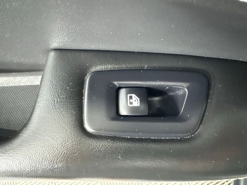 Used 2019 Jeep Compass Latitude FWD image 39