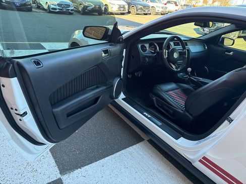 Used 2010 Ford Mustang Shelby GT500 image 16