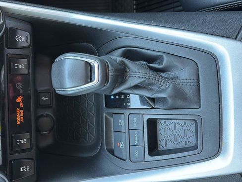 Used 2022 Toyota RAV4 XLE Premium FWD image 17