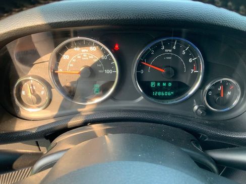 Used 2015 Jeep Wrangler Unlimited Sahara w/ Connectivity Group AWD/4WD image 20