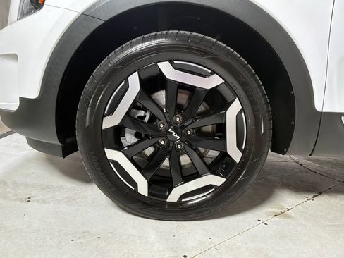 Used 2024 Kia Telluride S AWD/4WD image 9
