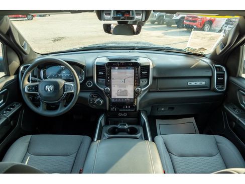 Used 2025 RAM 1500 Big Horn AWD/4WD image 32
