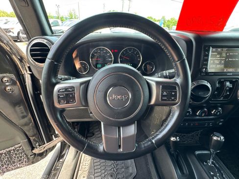 Used 2018 Jeep Wrangler Unlimited Sahara AWD/4WD image 22