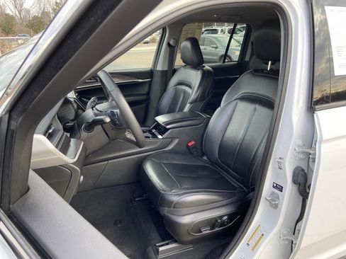 Used 2023 Jeep Grand Cherokee Limited image 17