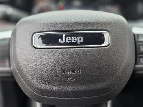 Used 2025 Jeep Compass Trailhawk AWD/4WD image 26