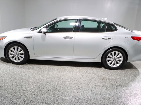 Used 2018 Kia Optima EX image 10