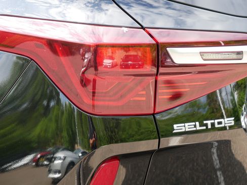Certified 2022 Kia Seltos EX AWD/4WD image 17