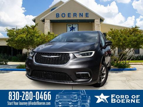 Used 2023 Chrysler Pacifica Touring-L FWD image 1