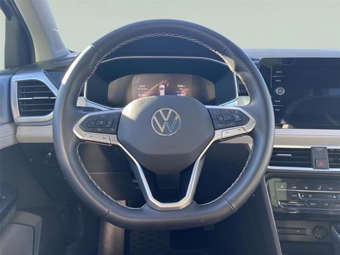 Used 2025 Volkswagen Taos SE w/ Panoramic Sunroof Package image 26