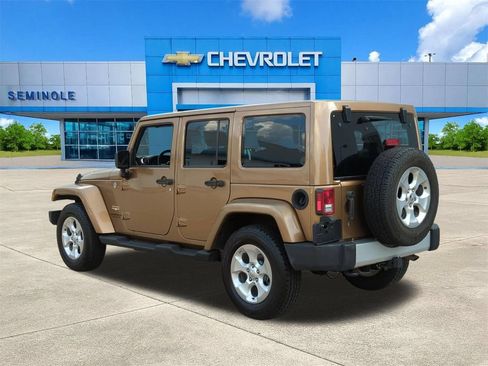 Used 2015 Jeep Wrangler Unlimited Sahara w/ Connectivity Group AWD/4WD image 3