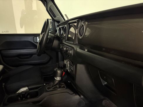 Used 2018 Jeep Wrangler Unlimited Sahara w/ Uconnect 4C Nav & Sound Group AWD/4WD image 45