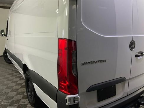 Used 2025 Mercedes-Benz Sprinter 2500 image 32