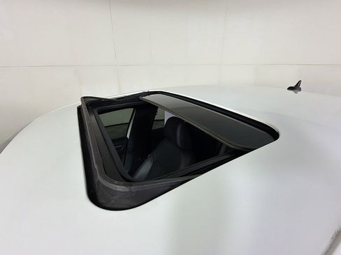 Used 2022 Volkswagen Passat 2.0T R-Line image 16