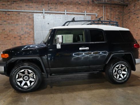 Used 2013 Toyota FJ Cruiser 4WD w/ Convenience Pkg image 9