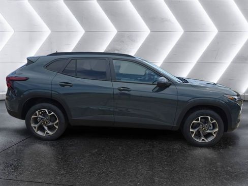 New 2026 Chevrolet Trax LT w/ Driver Confidence Package FWD image 4