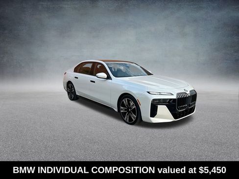 Used 2025 BMW 760i xDrive w/ Executive Package image 2