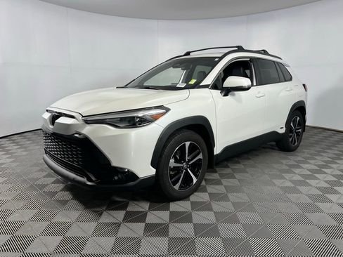 Used 2024 Toyota Corolla Cross XSE image 3