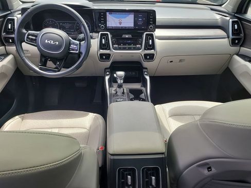 Used 2022 Kia Sorento EX w/ Panoramic Sunroof Package FWD image 13