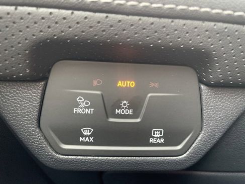 Certified 2025 Volkswagen Atlas SE image 23