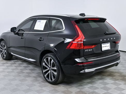 Used 2023 Volvo XC60 B5 Ultimate w/ Climate Package FWD image 4