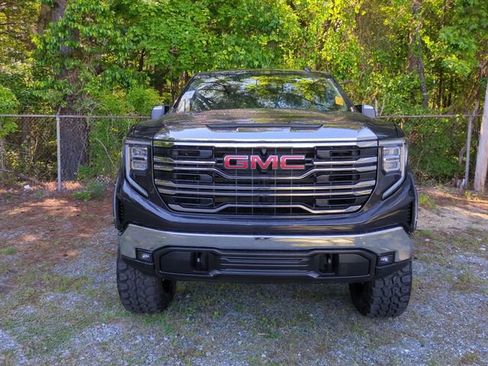 Used 2025 GMC Sierra 1500 SLT AWD/4WD image 3