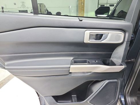 Used 2024 Ford Explorer Limited w/ Limited Technology Package image 36