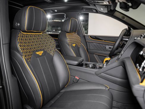 Used 2024 Bentley Bentayga Azure V8 image 26