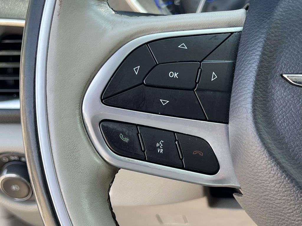 Used 2019 Chrysler Pacifica Limited FWD image 26