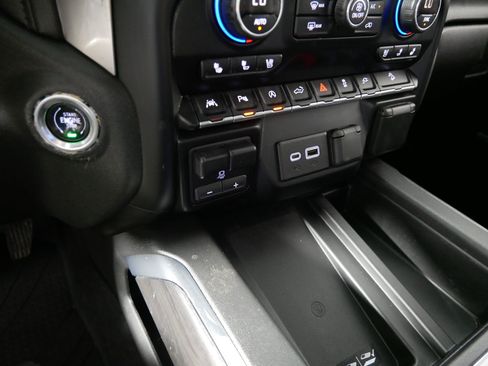 Used 2019 Chevrolet Silverado 1500 LTZ w/ LTZ Plus Package AWD/4WD image 29