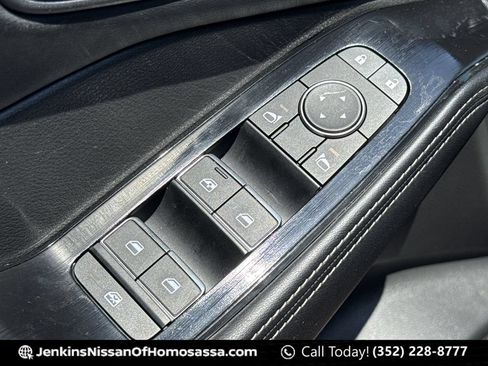 Certified 2025 Nissan Rogue SL FWD image 31