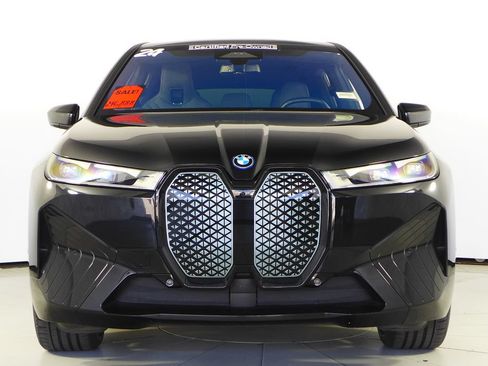 Used 2024 BMW iX xDrive50 w/ Sport Package AWD/4WD image 3