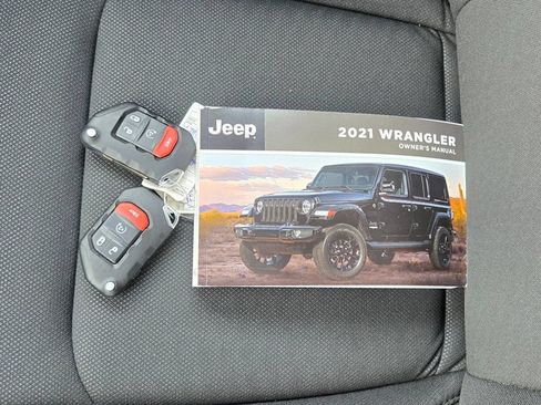 Used 2021 Jeep Wrangler Unlimited Sahara AWD/4WD image 10
