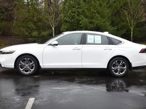 Certified 2023 Honda Accord EX image 28