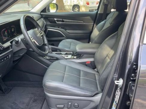 Used 2025 Kia Telluride EX w/ EX Captain's Chair Package FWD image 5