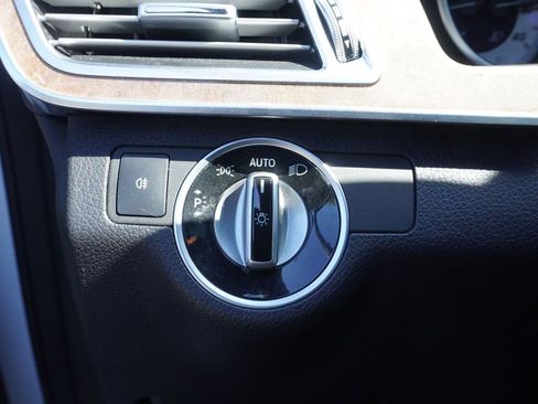 Used 2015 Mercedes-Benz E 350 4MATIC Sedan image 37