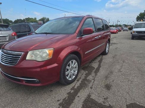 Used 2014 Chrysler Town & Country Touring w/ Driver Convenience Group FWD image 9