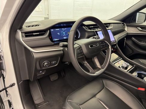 New 2025 Jeep Grand Cherokee Limited w/ Black Appearance Package image 15